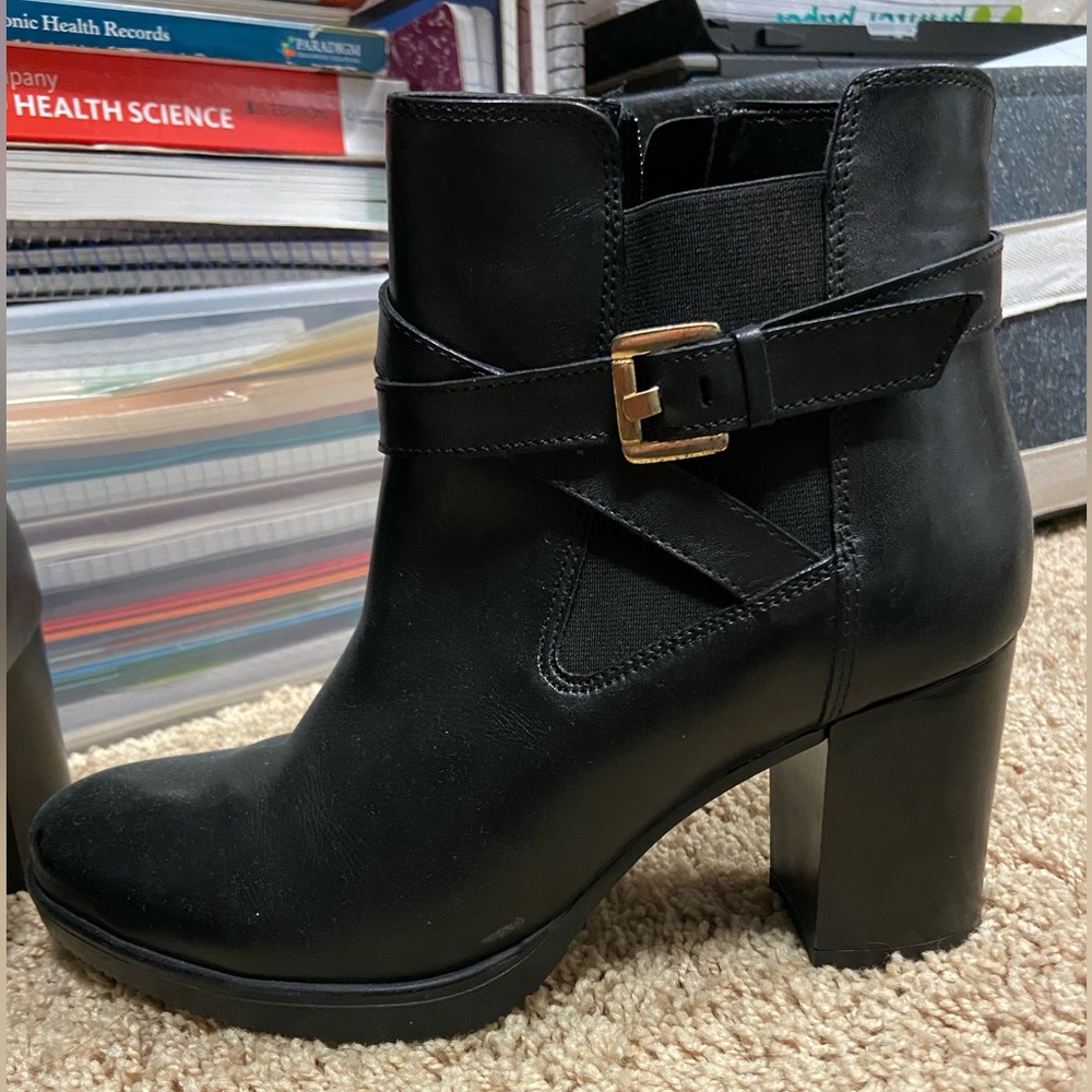 Ladies leather boots size size 9